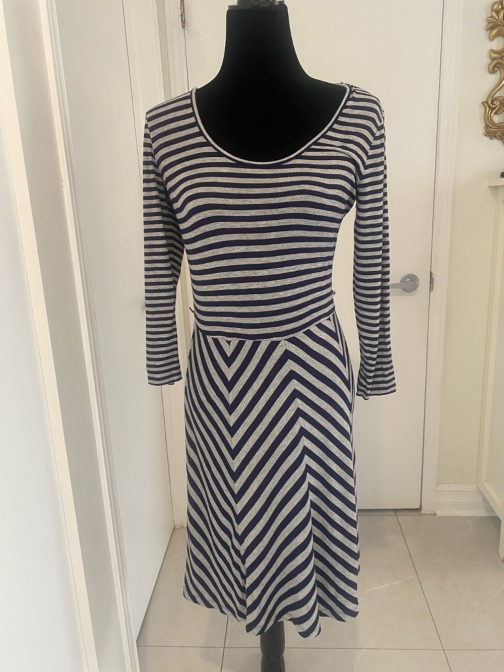 Striped Calvin Klein Grey & Navy Fit & Flare Mid-Length Dress Size 6